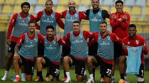 El equipo ganador, con Enzo al arco.