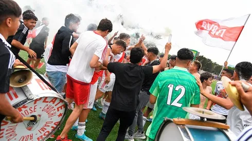 Las inferiores de River volvieron a gritar dale campeón.