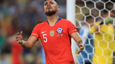 El defensor chileno viajará con su selección luego de los amistosos con River