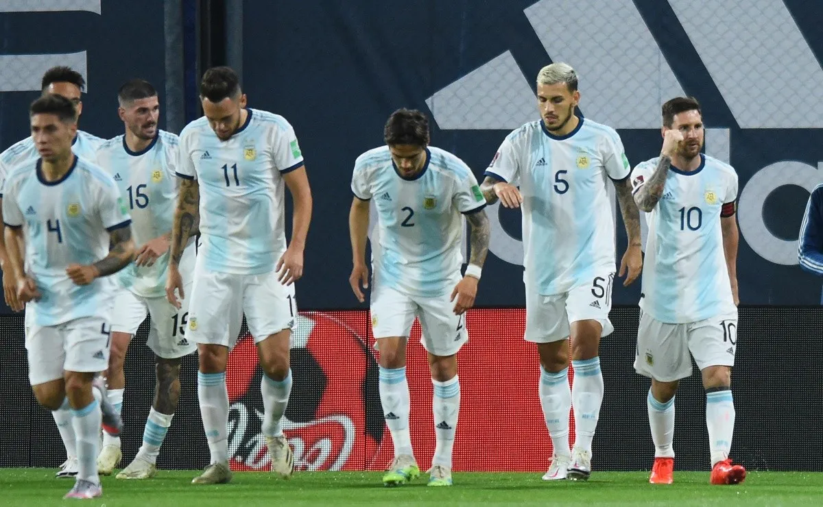 El zaguero tuvo que dejar al cancha en el entretiempo y encendió las alarmas.