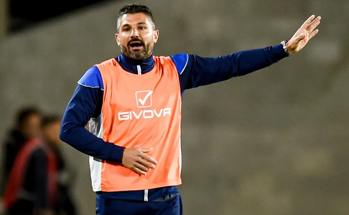 Javier Gandolfi aceptó la oferta de Andrés Fassi para quedarse como entrenador principal en Talleres.