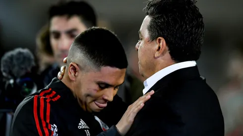 El abrazo de Juanfer y el Muñeco luego del último partido en el Monumental.