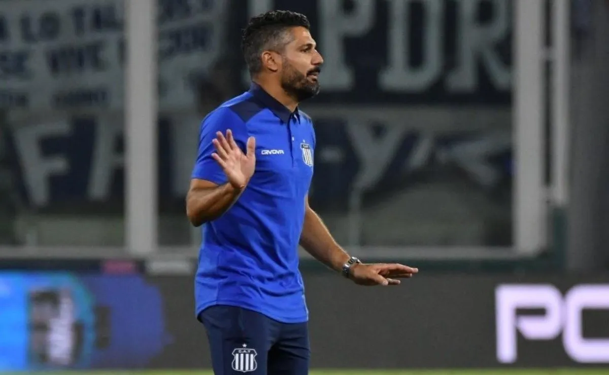 Gandolfi, entre ser DT de Talleres y ayudante de campo en River.