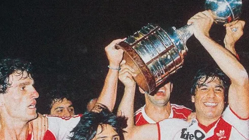 La Copa Libertadores en manos del Búfalo Funes, autor del histórico gol en la final.