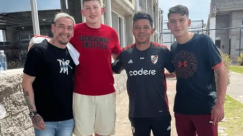 El ex mediocampista millonario se reencontró con el Muñeco en el River Camp.