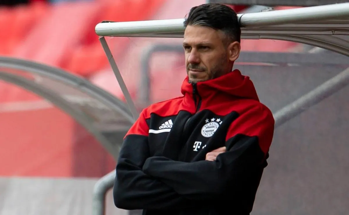La banca de los hinchas a Demichelis.