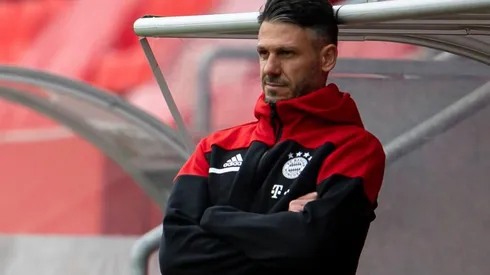 La banca de los hinchas a Demichelis.