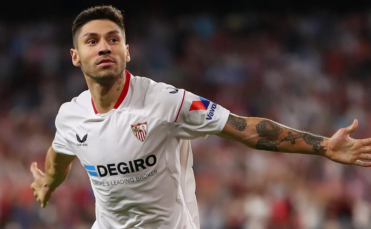 Cachete anotó para el Sevilla y festejó por primera vez en la Champions.