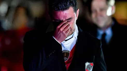 El DT millonario sigue recibiendo muestras de afecto en cada momento que se cruza con hinchas.