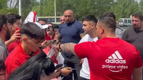 El héroe de Madrid que pasó por River Camp para despedir al Muñeco