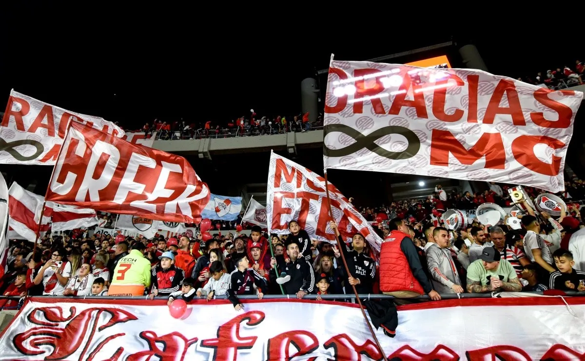 Los hinchas de River jugaron un partido aparte en la despedida del Muñeco en Núñez.