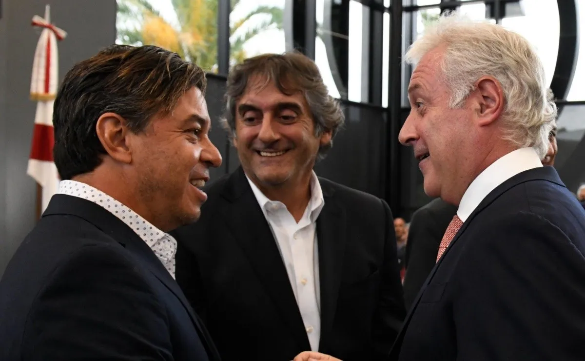 El Muñeco junto a Enzo, en uno de los últimos encuentros como técnico del Más Grande.