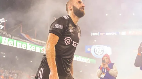 Gonzalo Higuaín dejó el fútbol en una emotiva noche.