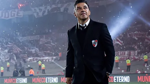 La emotiva despedida de los hinchas al Muñeco.