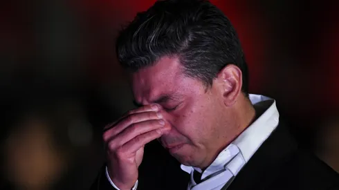 El Muñeco no pudo contener la emoción en el homenaje que preparó River para despedirlo.