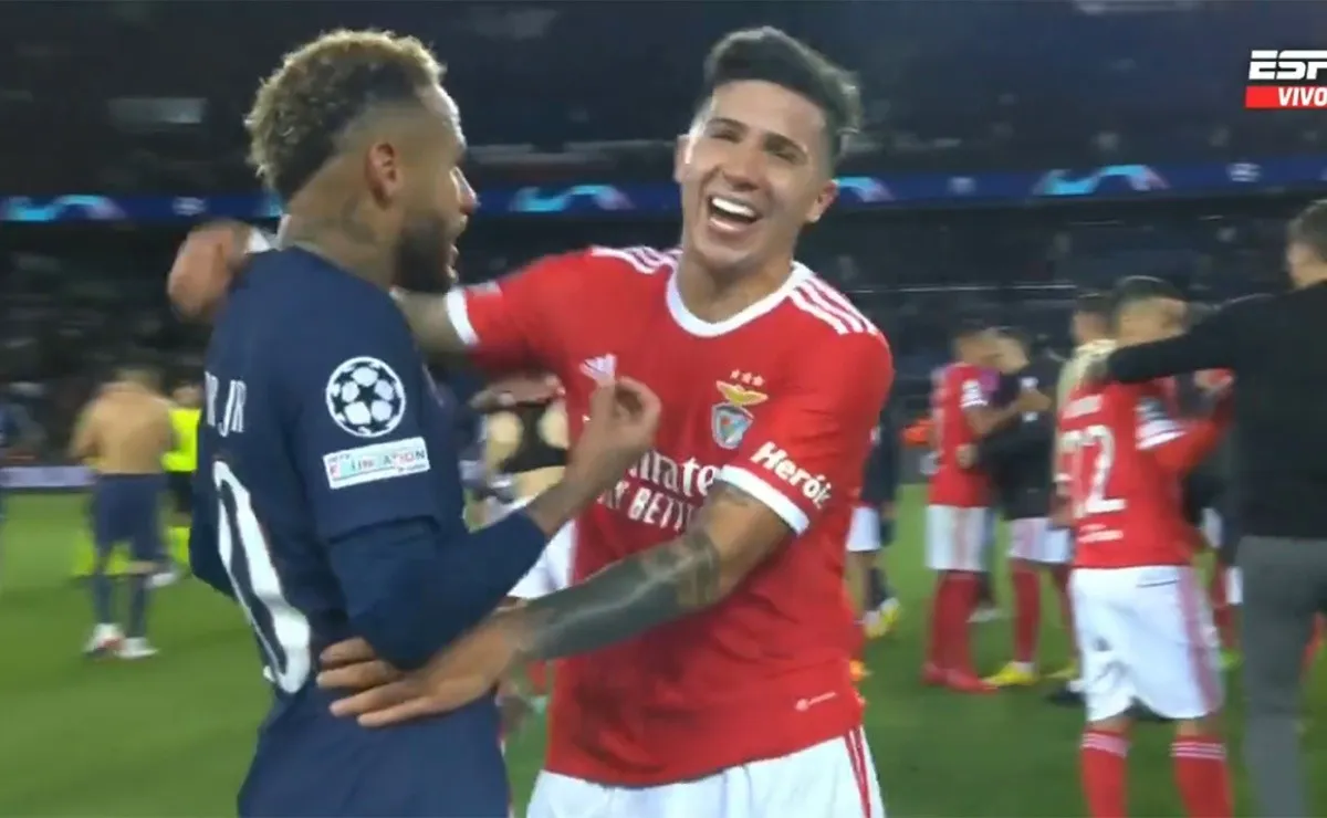 La cámara de la transmisión capturó el divertido diálogo entre Enzo y Ney.