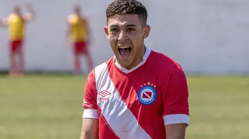 El primo del ex lateral derecho de River emuló al colombiano en Reserva.