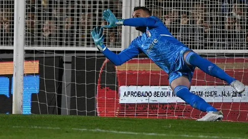 Franco Armani le atajó el penal a Justo Giani.