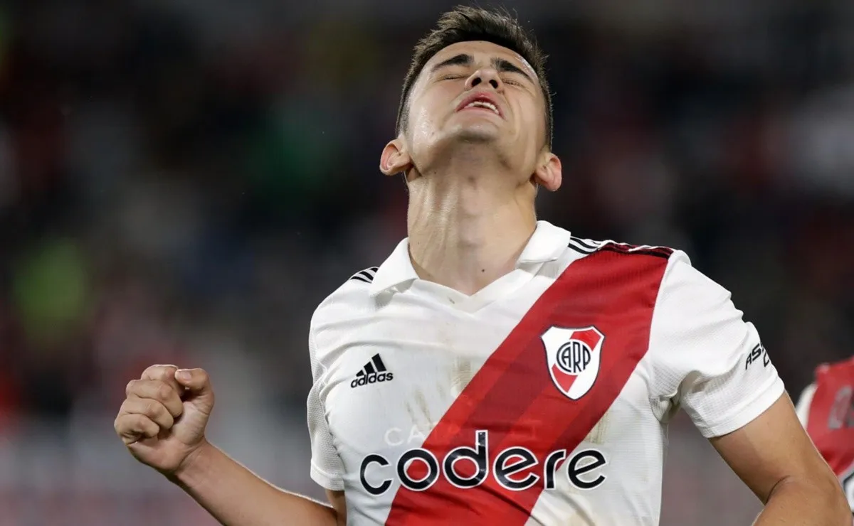 Solari celebra con alma y vida su vuelta al gol luego de siete encuentros.
