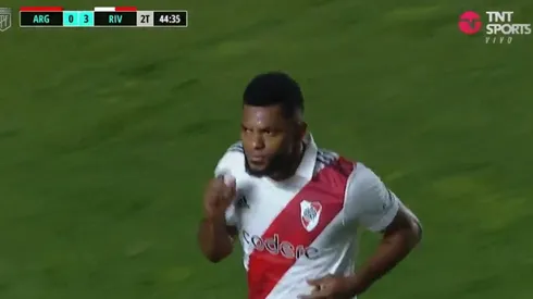 El Colibrí corría a festejar pero el línea le ahogó el grito.