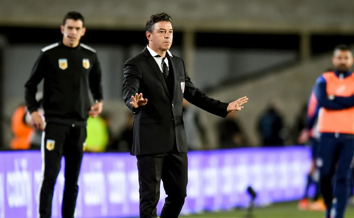 Calma, eso pide el Muñeco con los brazos y eso necesitará River esta noche ante el Pincha.
