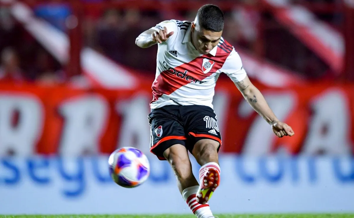 Juanfer y su exquisita pegada para volver a gritar de tiro libre.