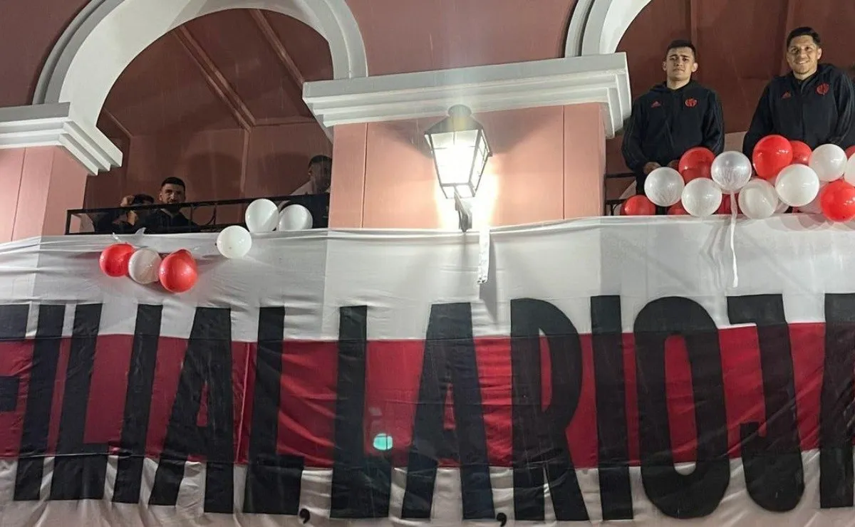 La fiesta que vivió el plantel en su llegada al hotel.