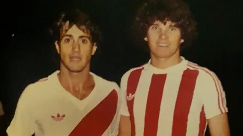 Germán Panichelli jugando en Instituto con el Beto Alonso.