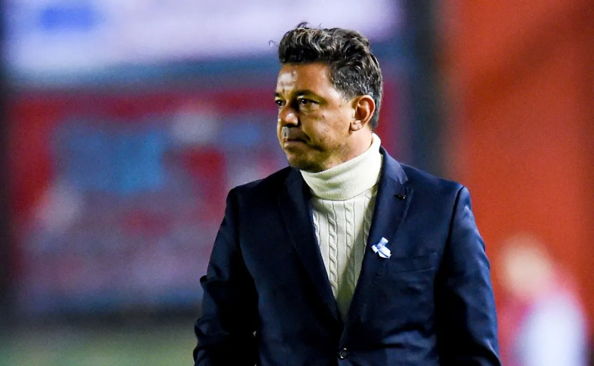 Pensativo: Gallardo tiene que ingeniárselas para suplir varias bajas ante Talleres.