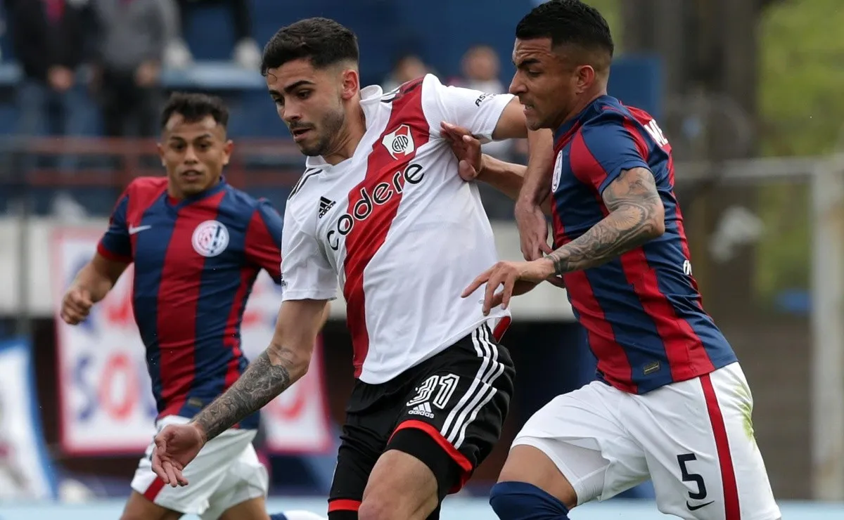 Simón no pudo terminar el clásico en el Nuevo Gasómetro.
