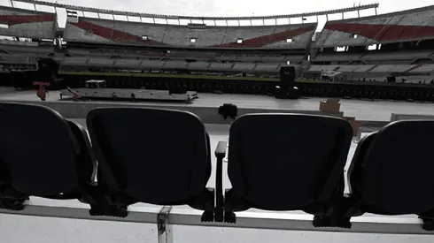 Los primeros asientos de color negro se instalaron en el Monumental.