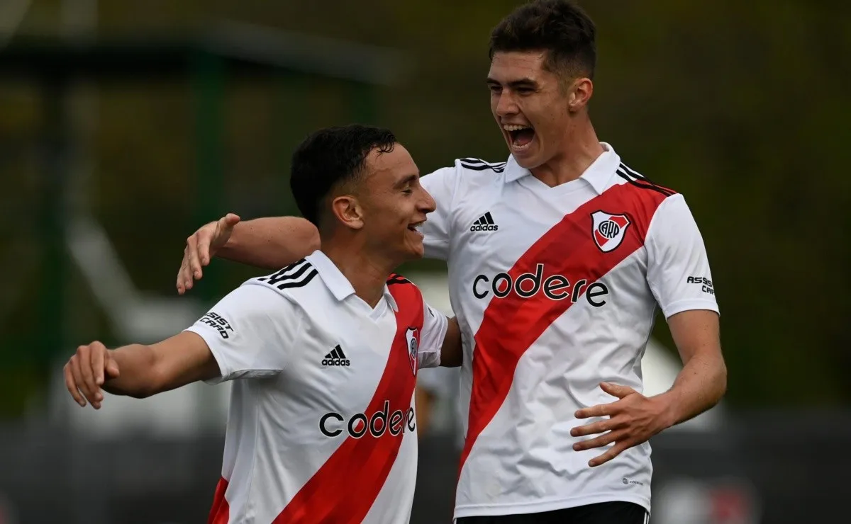 Joaquín Panichelli celebra su gol ante San Lorenzo.