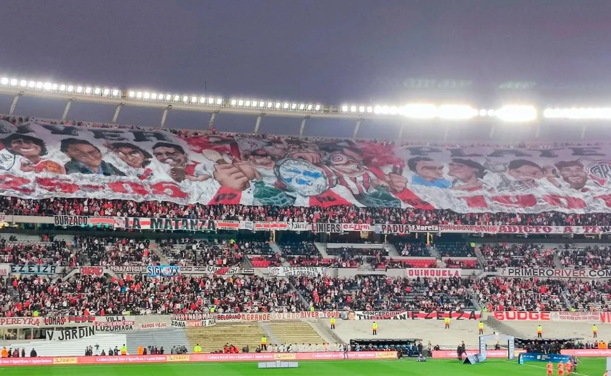 El telón impresionante de River que desplegó ante Banfield por la Liga Profesional.