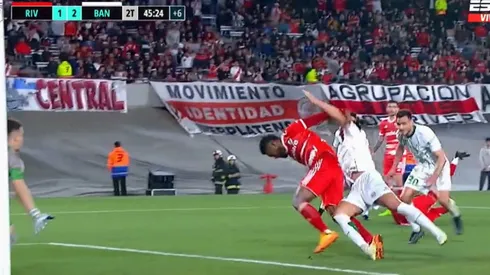 La jugada polémica que reclamó todo River.