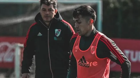 El Muñeco sigue de cerca los movimientos de Pablo Solari.