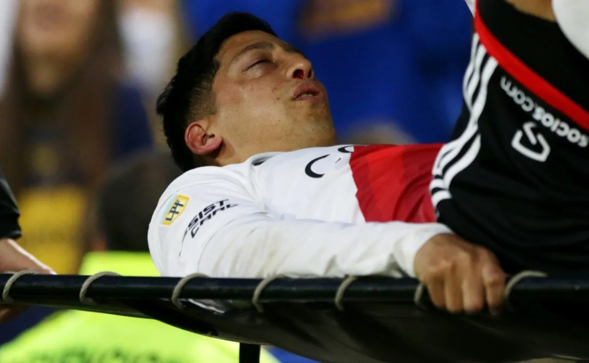 Así fue retirado Aliendro de la cancha de Boca.