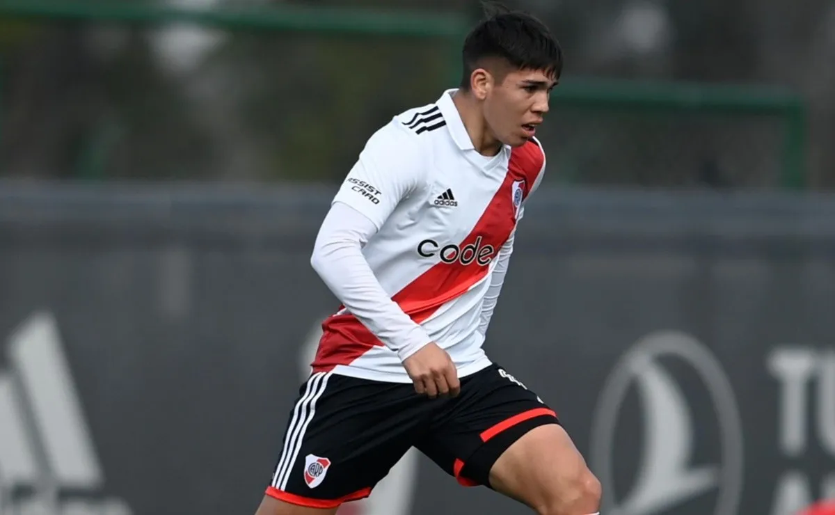 La Reserva de River recibe a Boca en el Monumental.