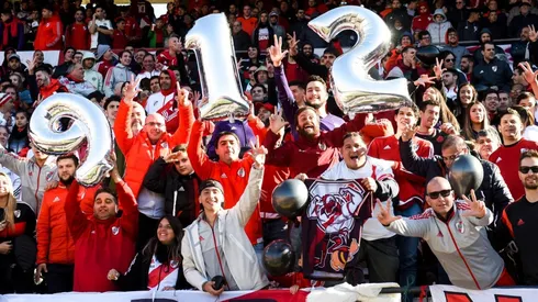 Los hinchas millonarios y el folclore habitual en las tribunas del Monumental.