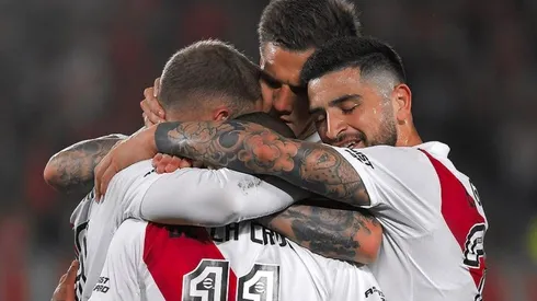 El volante uruguayo abrió la cuenta ante Barracas en el Monumental