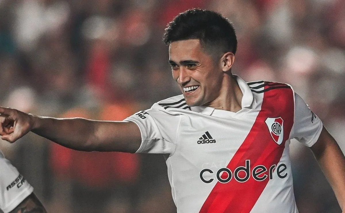Puño en alto y pelota a casa, noche perfecta para Pablo Solari.