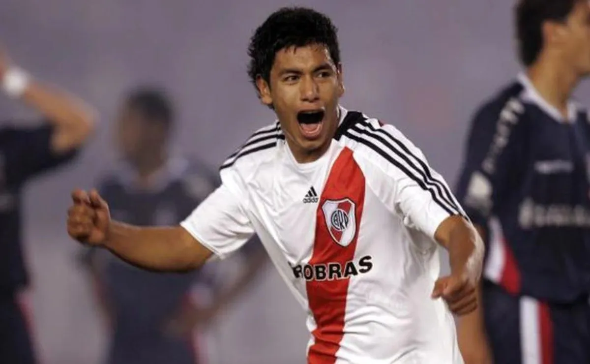 Andrés Ríos con la camiseta de River, allá lejos y hace tiempo