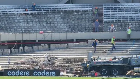 Comenzó el retiro de las butacas en la cabecera Sívori Baja.