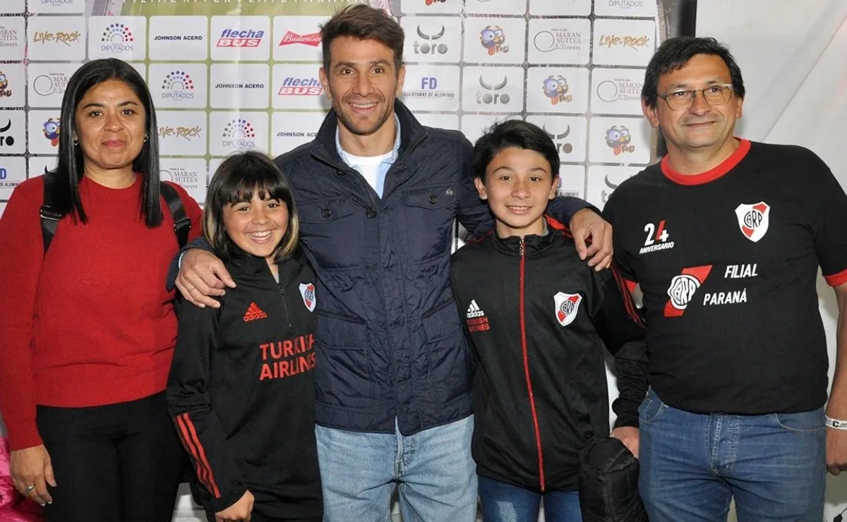 Leo Ponzio estuvo junto a los hinchas de la Filial Paraná.
