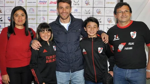 Leo Ponzio estuvo junto a los hinchas de la Filial Paraná.
