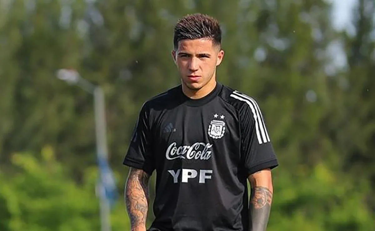 Enzo ya estuvo con el seleccionado mayor a fines de 2021 pero no sumó minutos oficiales.