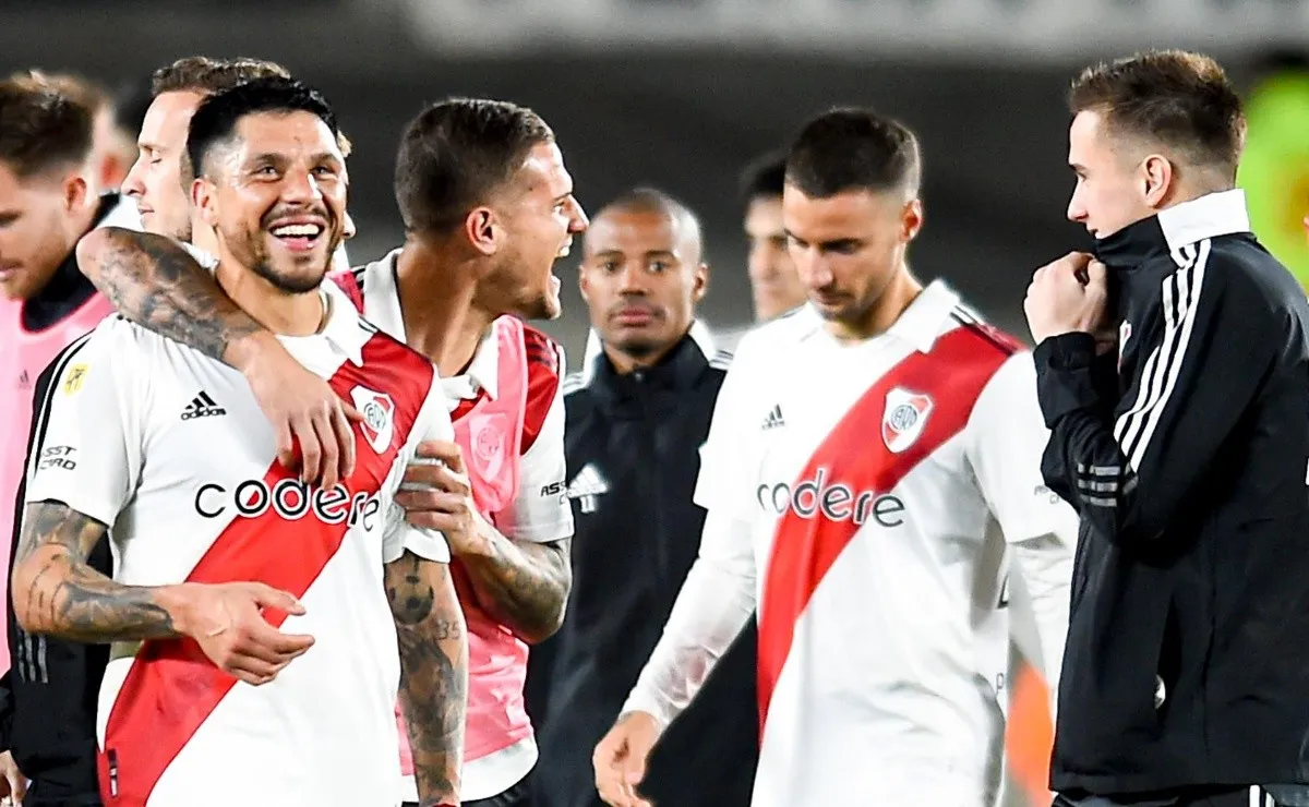 El momento de diversión de los futbolistas millonarios luego de la victoria en el Monumental.