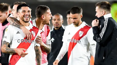 El momento de diversión de los futbolistas millonarios luego de la victoria en el Monumental.