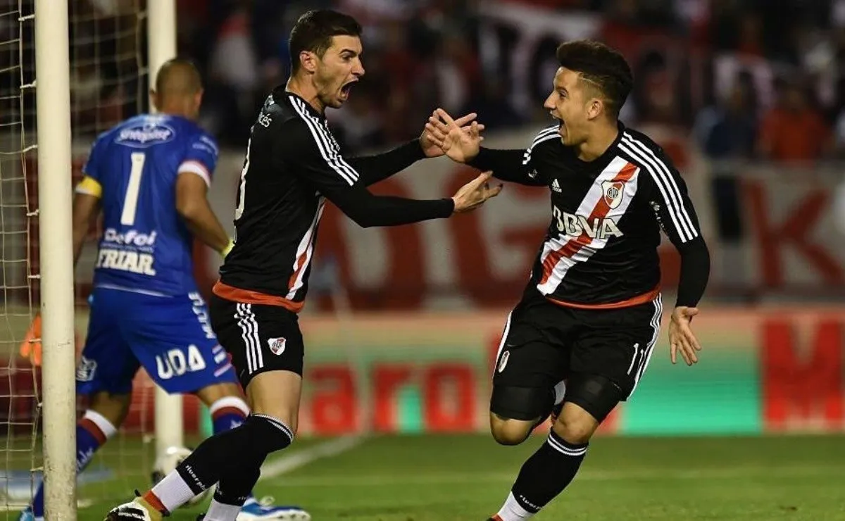 Allá lejos y hace tiempo: la última vez que River anotó dos goles luego de un córner a favor.