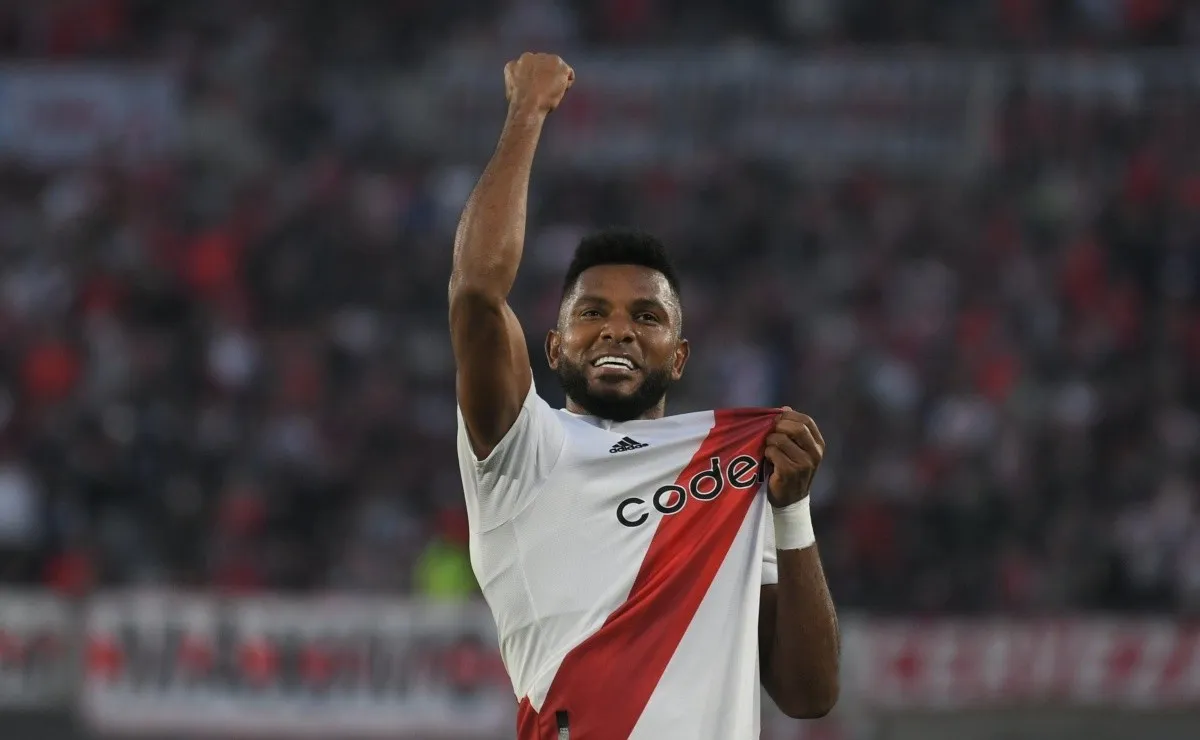 Miguel Ángel Borja anotó su primer gol con la camiseta de River en el Monumental.