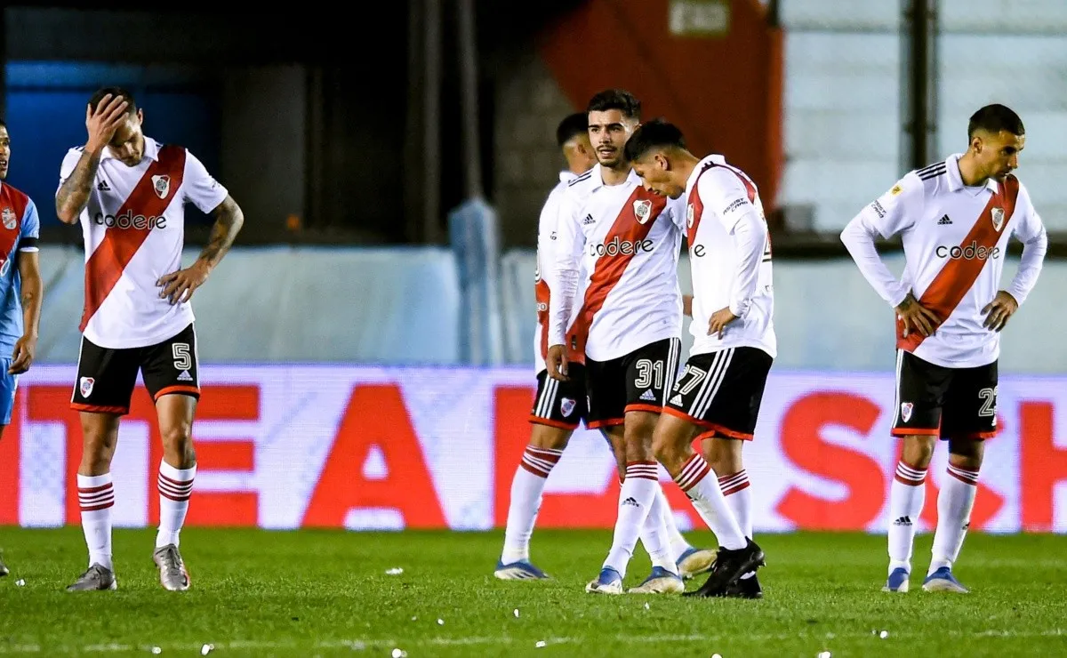 Cabizbajo y masticando bronca, así se fue River de Sarandí después del cero a cero.